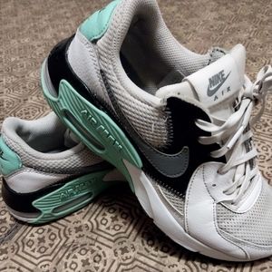 WOMENS NIKE AIR MAXX